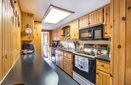 Mount Gretna Heights Cottage | Quaint 'Gretna Getaway' Cottage w/Screened Porch!