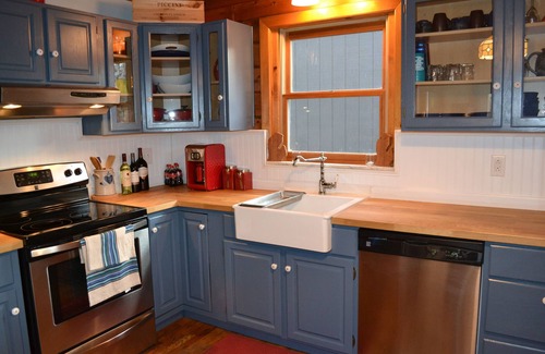 Harbor Springs Cabin | Quaint Harbor Springs Log Home With Lake Michigan Beach Access