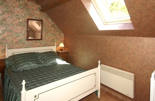Faverolles House | Quaint Holiday Home in Faverolles with Pool and Pond