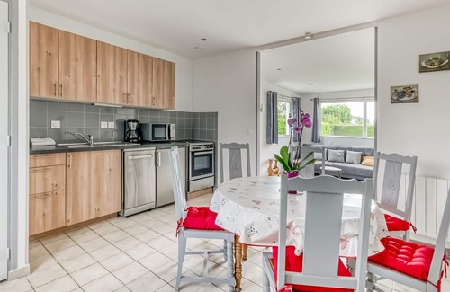 Tracy-sur-Mer House | Quaint Holiday Home in Tracy sur Mer near Seabeach