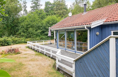 Oster Somarken House | Quaint Holiday Home in Aakirkeby with Whirlpool