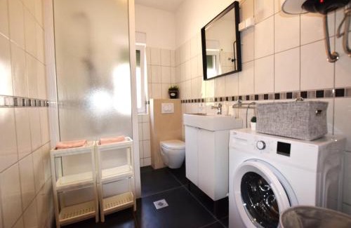 Mandre House | Quaint holiday home in Mandre with private garden