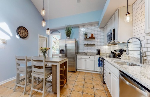 Ocean Pines House | Quaint Home w/Free WiFi, Full Kitchen, and a Furnished Sunroom