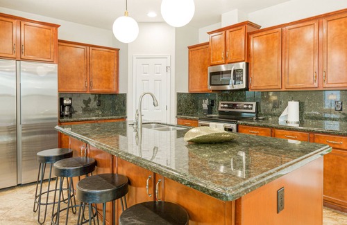 Provence House | Quaint home walking distance to Superbowl with patio, AC, W/D & pool access