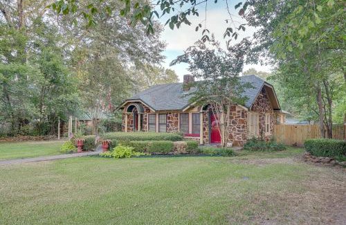 Jefferson House | Quaint Jefferson Duplex Walk to Downtown