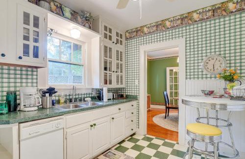 Jefferson House | Quaint Jefferson Duplex Walk to Downtown