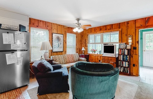Poultney Cottage | Quaint lakefront home with great views & full kitchen