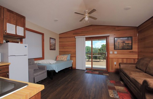 Littleport Cabin | Quaint Lakeview Cabin