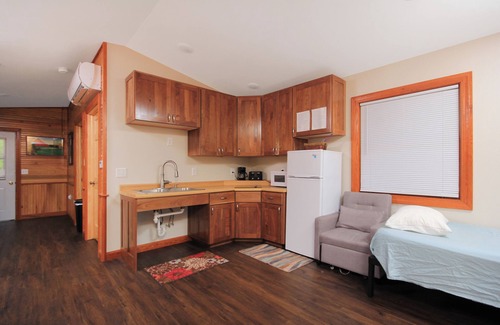 Littleport Cabin | Quaint Lakeview Cabin