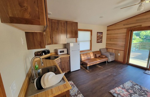 Littleport Cabin | Quaint Lakeview Cabin
