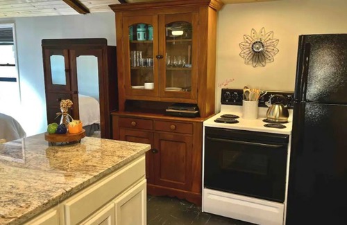 Leadsville House | Quaint Loft, Modern luxury touches, Great location