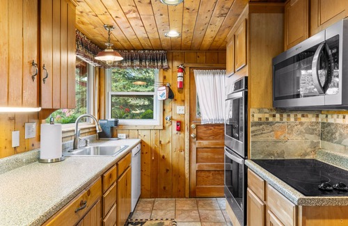 Estes Park Cabin | Quaint Mountain Cabin with Amazing Views- Approval # 20-NCC0050