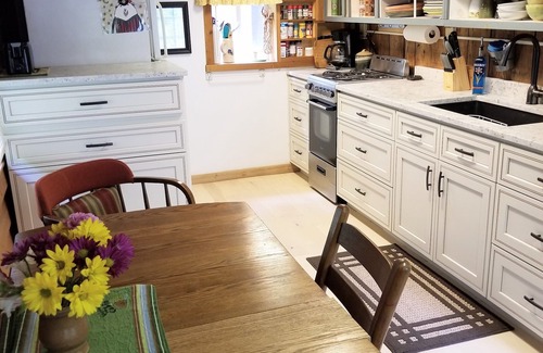 Bryson City Cabin | Quaint, peaceful, & creekside! Alarka Peaceful Creek Cabin - Bryson City