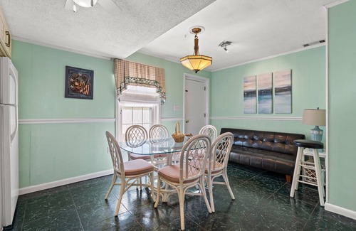 Crescent Beach House | Quaint & Quiet Townhouse, 0.3 miles from beach + Free Attraction Tickets!