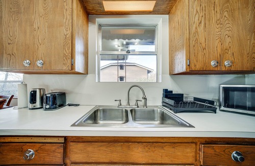 Renton House | Quaint Renton Home ~ 15 Mi to Downtown Seattle!
