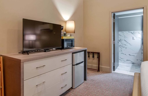 Downtown Nashville Apartment | Quaint Retreat for 2, Heart of DT, Near Broadway!