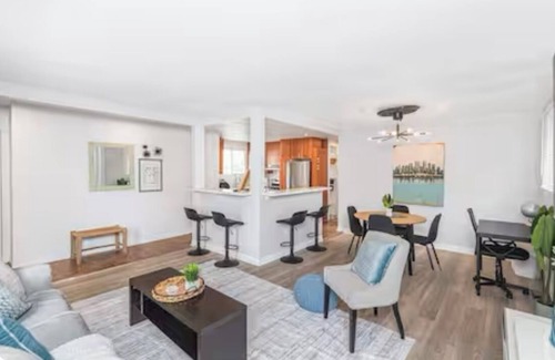 Hamilton House | Quaint & Stylish UPPER level 3-bed bungalow in Hamilton