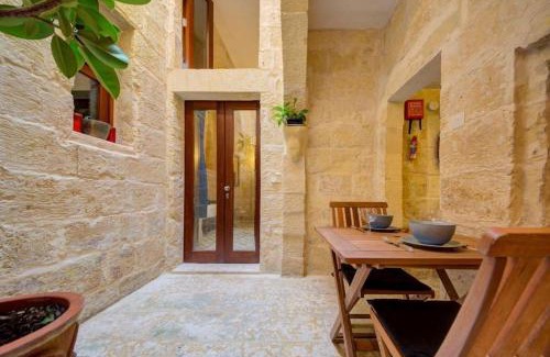 Cospicua Apartment | Quaint TownHouse in Cospicua
