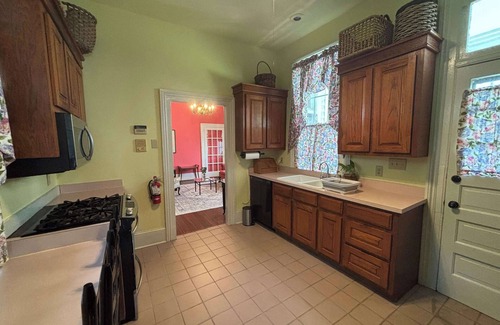Cannonborough Elliotborough Apartment | Quaint Victorian Apartment in Downtown Charleston