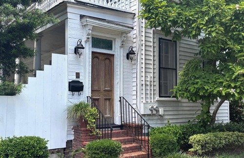 Cannonborough Elliotborough Apartment | Quaint Victorian Apartment in Downtown Charleston