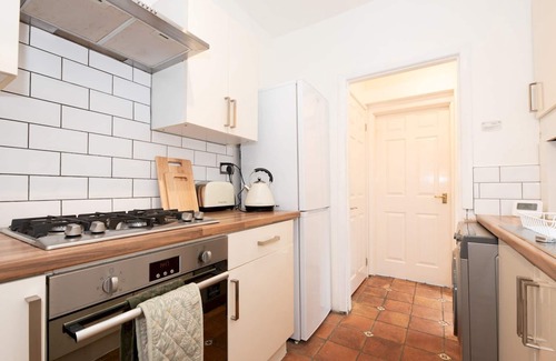 Fulwell and Hampton Hill House | Quaint Victorian Cottage great transport to London | Pass The Keys