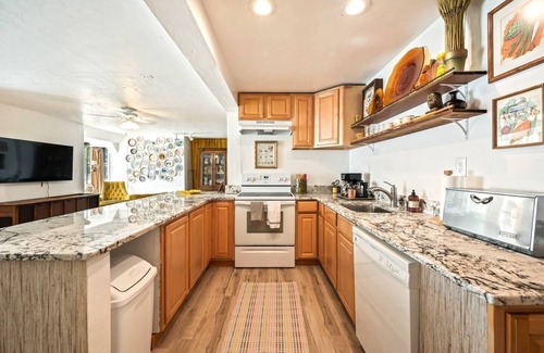 Cashmere Apartment | Quaint walkable to Cider House & Coffee Shop