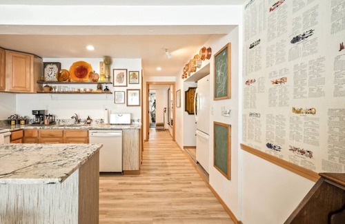Cashmere Apartment | Quaint walkable to Cider House & Coffee Shop