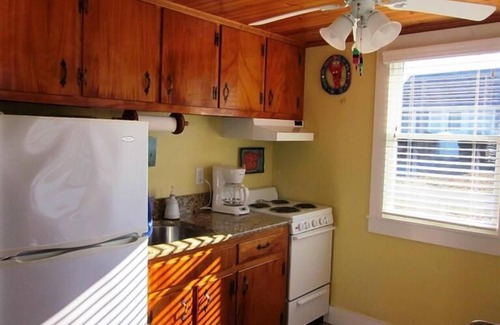 Wellfleet Cottage | Quaint Wellfleeter Cottage on Mayo Beach with 400 feet of private beach