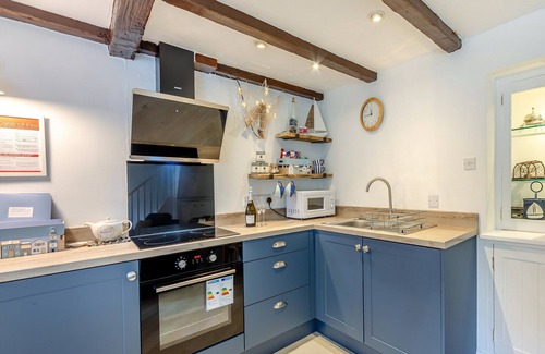 Dunstan Cottage | Quaint white washed terraced fisherman’s cottage only one mile from the fishing port of Craster.