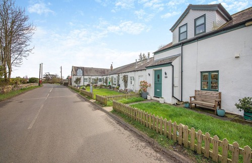 Dunstan Cottage | Quaint white washed terraced fisherman’s cottage only one mile from the fishing port of Craster.