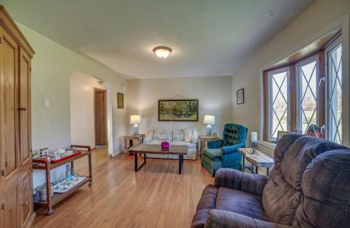 Poland House | Quaint Youngstown Home about 2 Mi to Boardman Park!