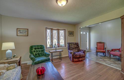 Poland House | Quaint Youngstown Home about 2 Mi to Boardman Park!