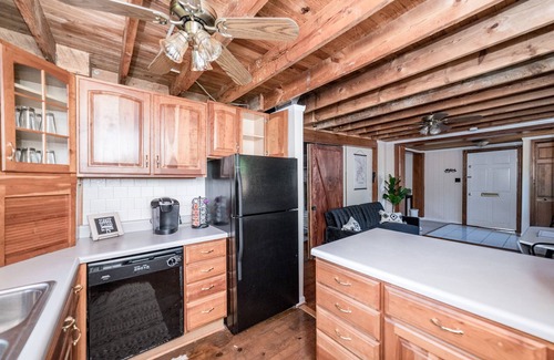 Lynchburg Cottage | Quaker Cottage - Family Friendly, Centrally Located, sleeps 6 (2bd,1ba)