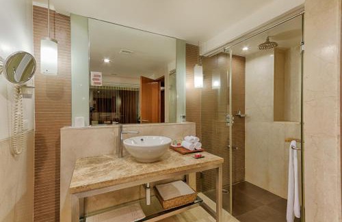 Vijayawada Hotel | Quality Hotel D V Manor