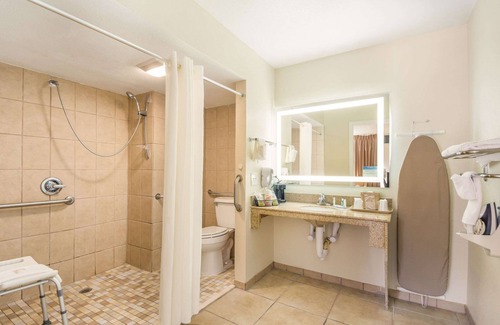 Bayshore Gardens Hotel | Quality Inn Bradenton - Sarasota North