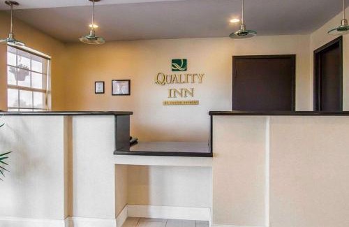Cairo Hotel | Quality Inn Cairo I-57