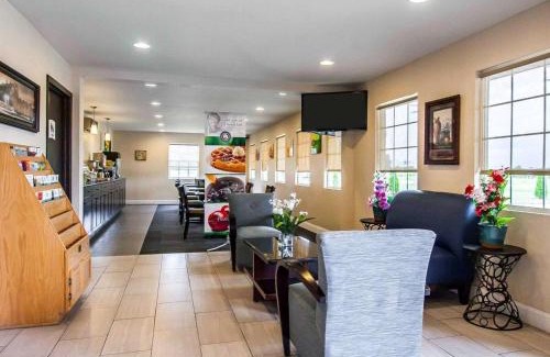 Cairo Hotel | Quality Inn Cairo I-57
