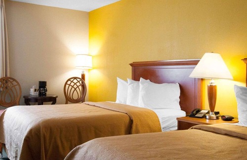 Cairo Hotel | Quality Inn Cairo I-57