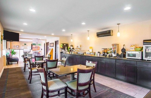 Cairo Hotel | Quality Inn Cairo I-57