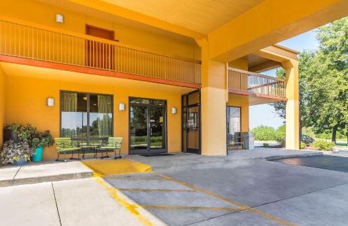 Charleston Hotel | Quality Inn Charleston - Sikeston
