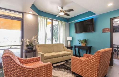 Charleston Hotel | Quality Inn Charleston - Sikeston