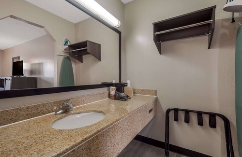 West Ashley Hotel | Quality Inn Charleston - West Ashley