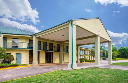 Heber Springs Hotel | Quality Inn & Conference Center