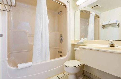 Falconer Hotel | Quality Inn Falconer - Jamestown