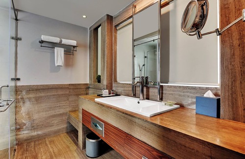 Sector 14 Hotel | Quality Inn Gurgaon