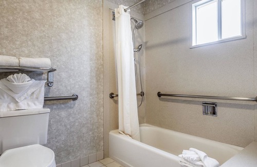 Half Moon Bay Hotel | Quality Inn Half Moon Bay/Miramar Beach