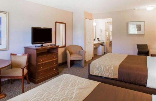Totem Lake Hotel | Quality Inn Kirkland