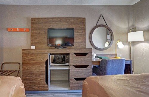 Pierre Hotel | Quality Inn Pierre - Fort Pierre