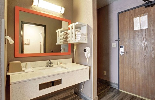 Pierre Hotel | Quality Inn Pierre - Fort Pierre