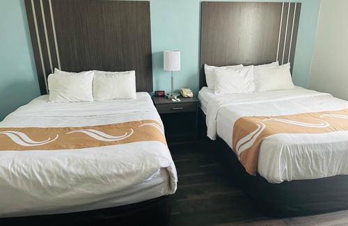 Point Edward Hotel | Quality Inn Sarnia